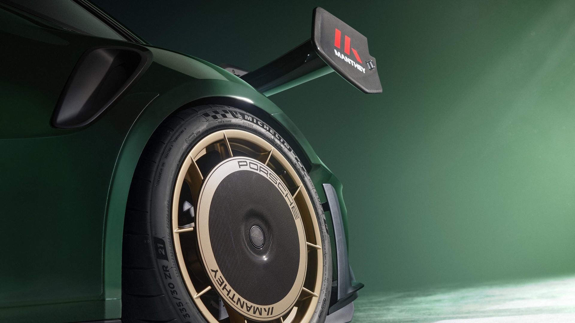 El alerón del GT3 RS realza la aerodinámica y el diseño de este ícono de Porsche.