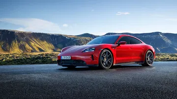 El Porsche Taycan GTS combina elegancia y potencia, ahora con 4x4 y hasta 700 CV.