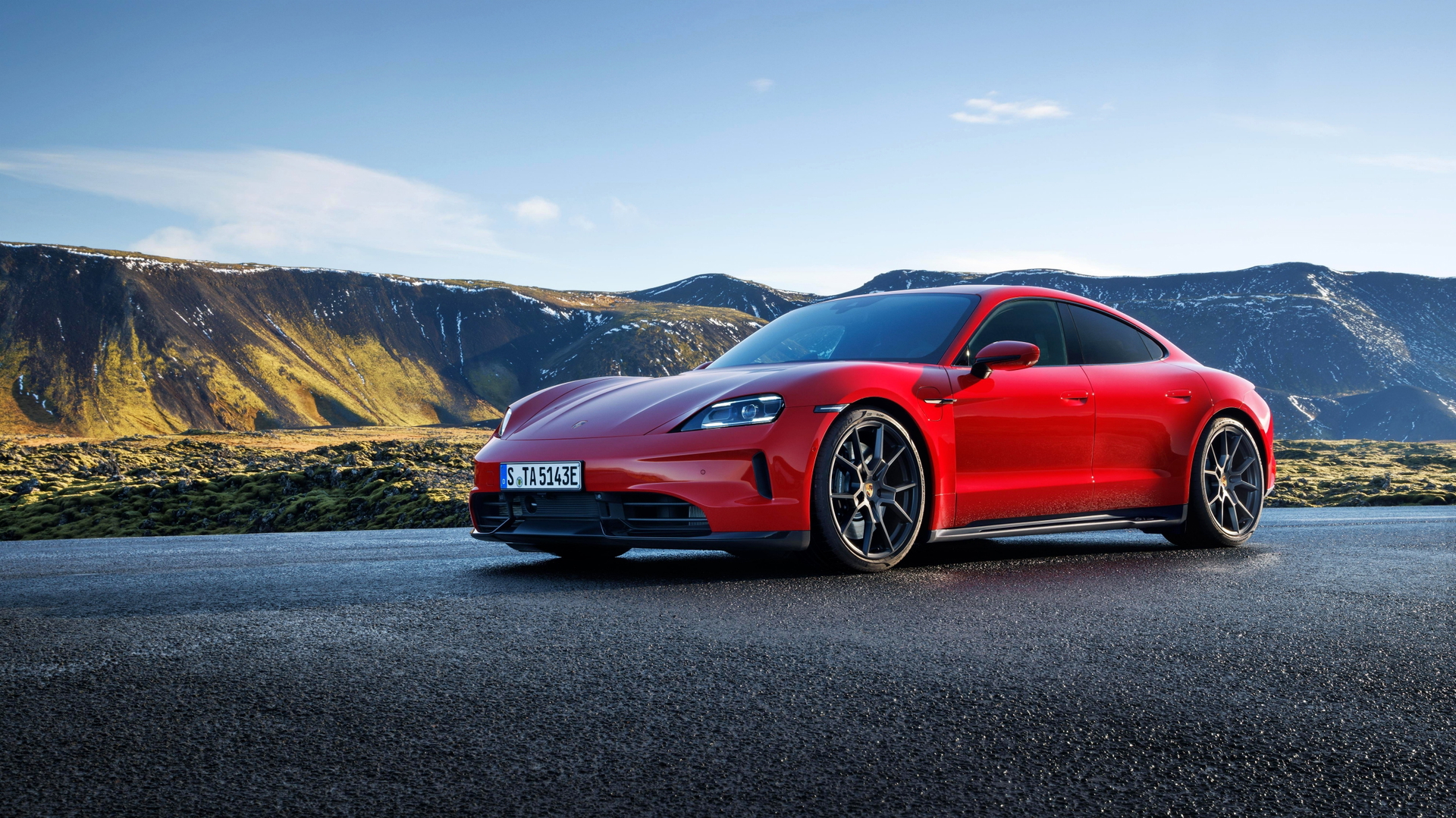 El Porsche Taycan GTS combina elegancia y potencia, ahora con 4x4 y hasta 700 CV.