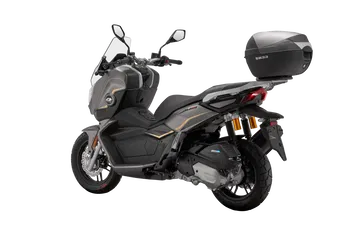 El QJ Motor ATR 125 es eficiente, con un consumo de 2,2 l/100 km y diseño minimalista ideal para la ciudad.