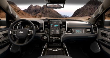 Cabina del Ram 1500 Rev 2025, con tecnología avanzada y acabados de calidad.
