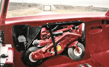 Vista lateral del Sbarro Monster G, mostrando su diseño compacto y audaz.