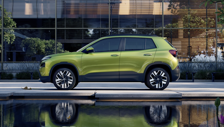 Vista lateral del Skoda Kylaq destacando su l&iacute;nea din&aacute;mica y compacta