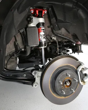 Vista de la suspensión de alto rendimiento del Toyota RAV4 RAV-X.