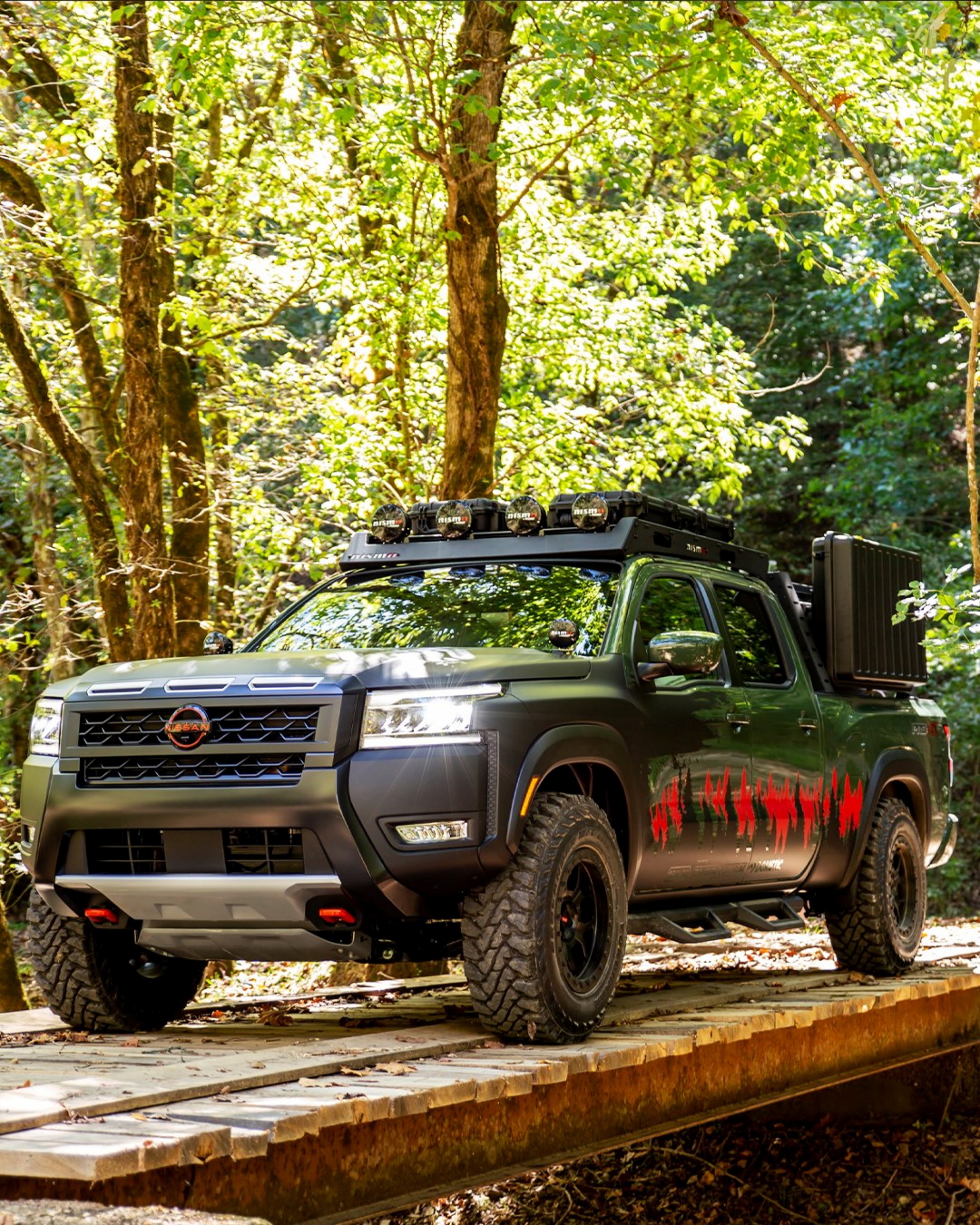SUV convertido en 4x4 robusto, muestra lado aventurero.