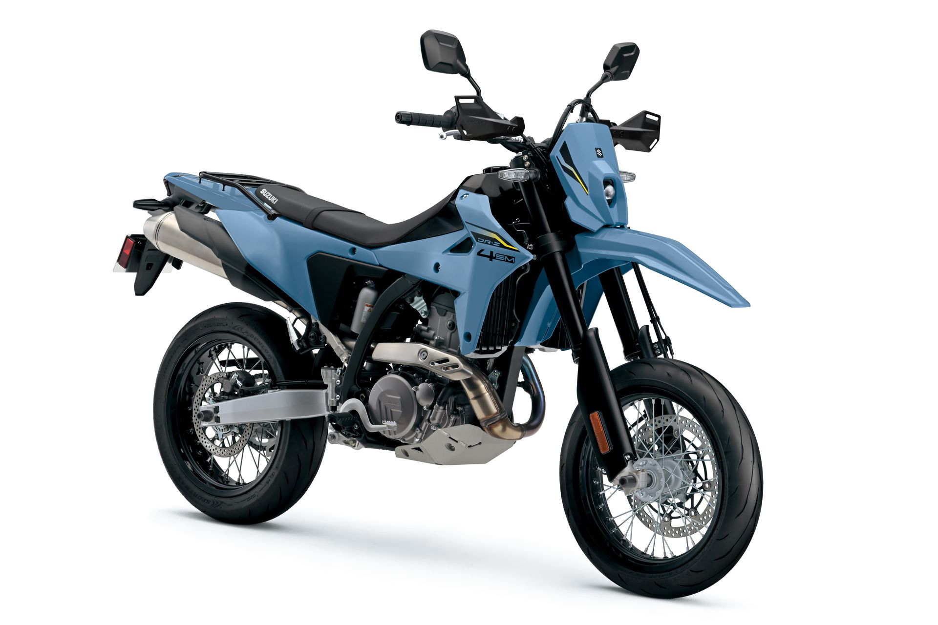 La Suzuki DR-Z4SM combina ligereza y potencia, ideal para los que buscan diversión en cada ruta.