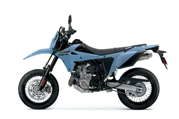 La Suzuki DR-Z4SM es una moto ligera y ágil, perfecta para pilotos del A2.