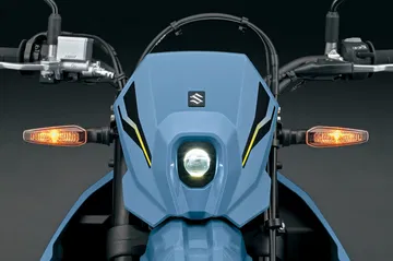 Vista frontal del Suzuki DR-Z4SM, destacando su diseño agresivo y funcionalidad