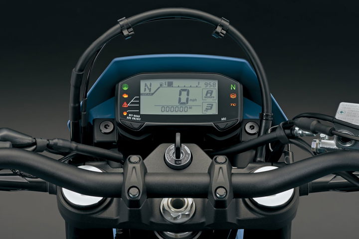 suzuki-dr-z4sm-95 Panel de instrumentos del Suzuki DR-Z4SM, mostrando información clave para el piloto.