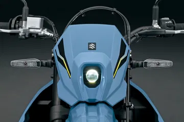 Vista frontal del Suzuki DR-Z4SM, destacando su diseño y ergonomía.