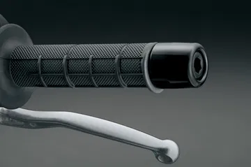 Vista detallada del puño del acelerador, mostrando calidad y ergonomía.