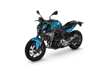 La nueva BMW F 900 R destaca por su diseño agresivo y tecnología avanzada.