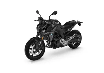 BMW F 900 R destaca por su diseño agresivo y su ergonomía mejorada.