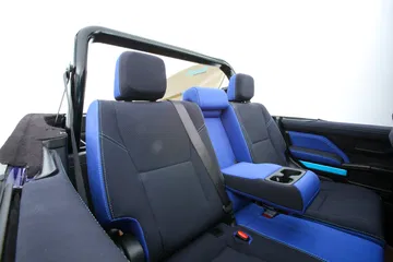 Vista del habitáculo Toyota 4Runner TRD, destacando asientos robustos con acabados de calidad.