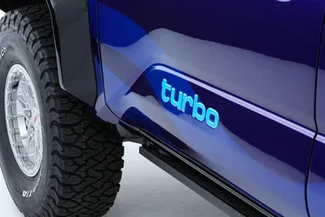 Vista del distintivo turbo en 4Runner TRD Surf.