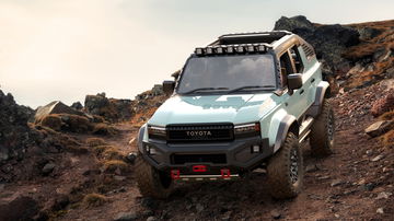 Toyota Land Cruiser ROX, un coloso del todoterreno dominando el terreno agreste.