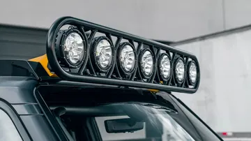 Detalle del espectacular sistema de luces en el techo del Land Cruiser.