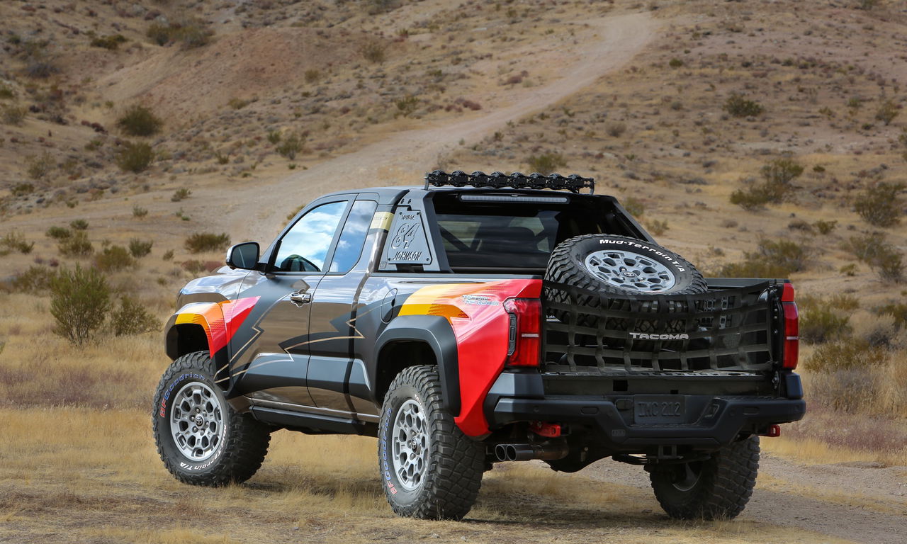 Tacoma TRD ProRunner desafiando terrenos áridos, mostrando robustez y poder.