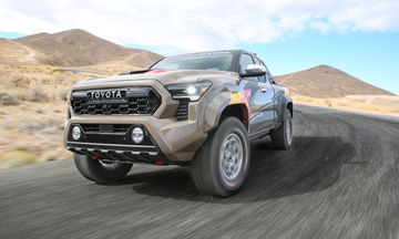Toyota Tacoma TRD ProRunner en acción, imparable en terreno difícil