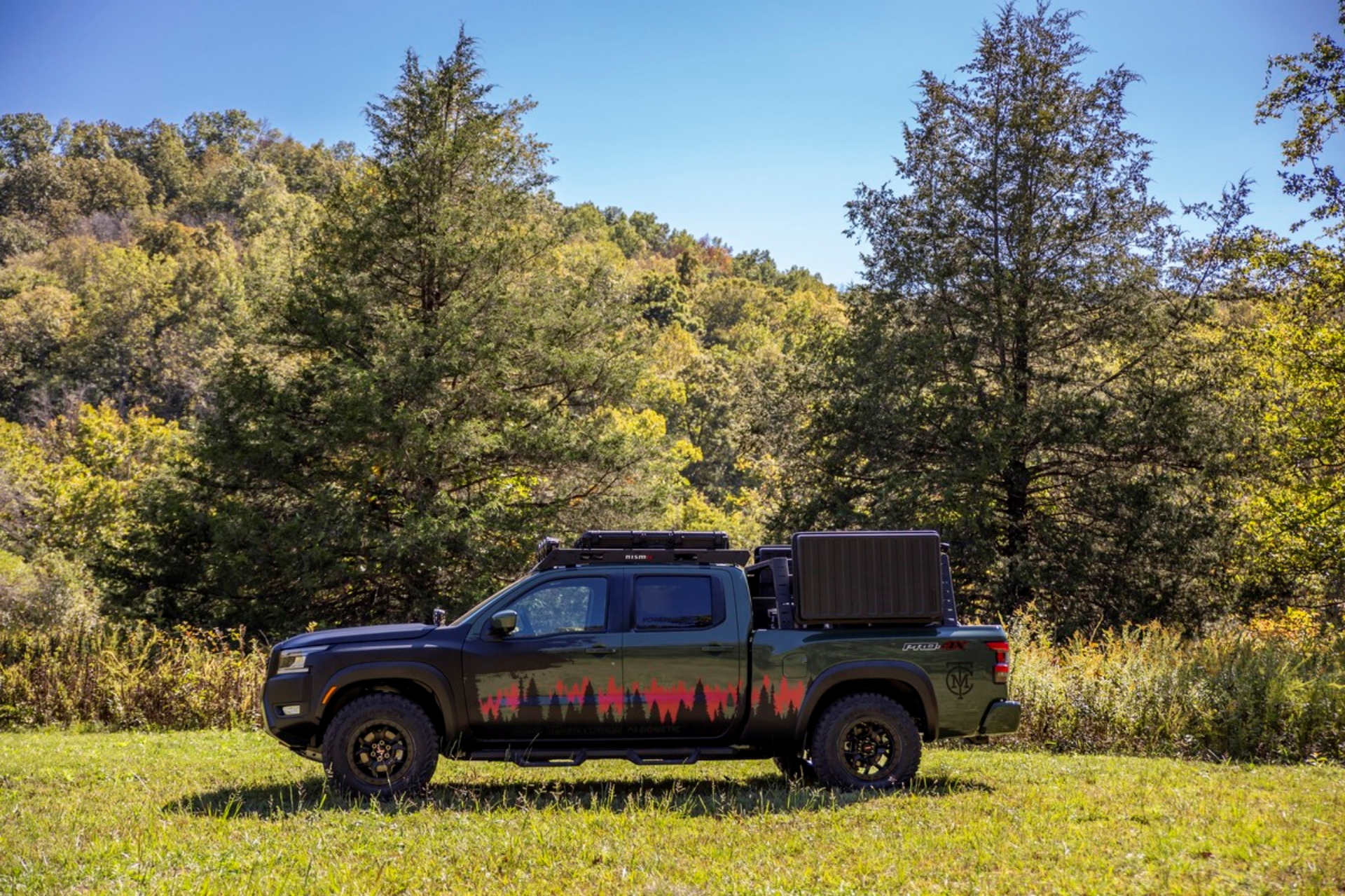 Vista lateral del Trailgater, muestra su perfil camperizado y robustez 4x4.