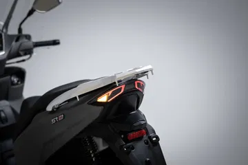 Detalle trasero VOGE SR16 resalta diseño moderno