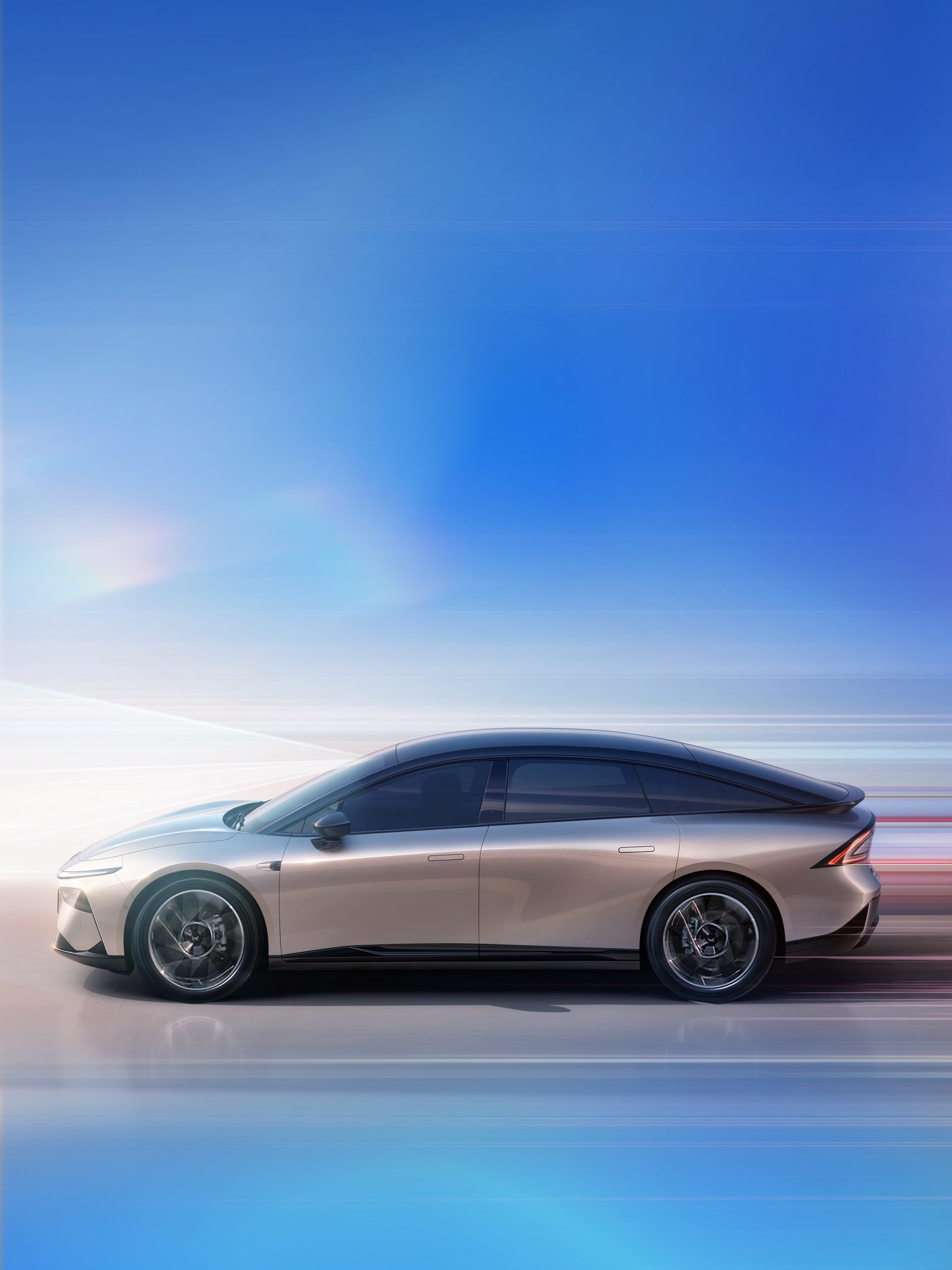 Vehículo Xpeng P7 perfilando líneas aerodinámicas y estilo coupé.