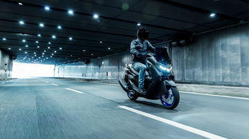 La Yamaha NMAX 125: Agilidad y eficiencia en la ciudad.