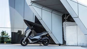 Vista lateral Yamaha NMAX 125 MY 2025, diseño vanguardista y funcional