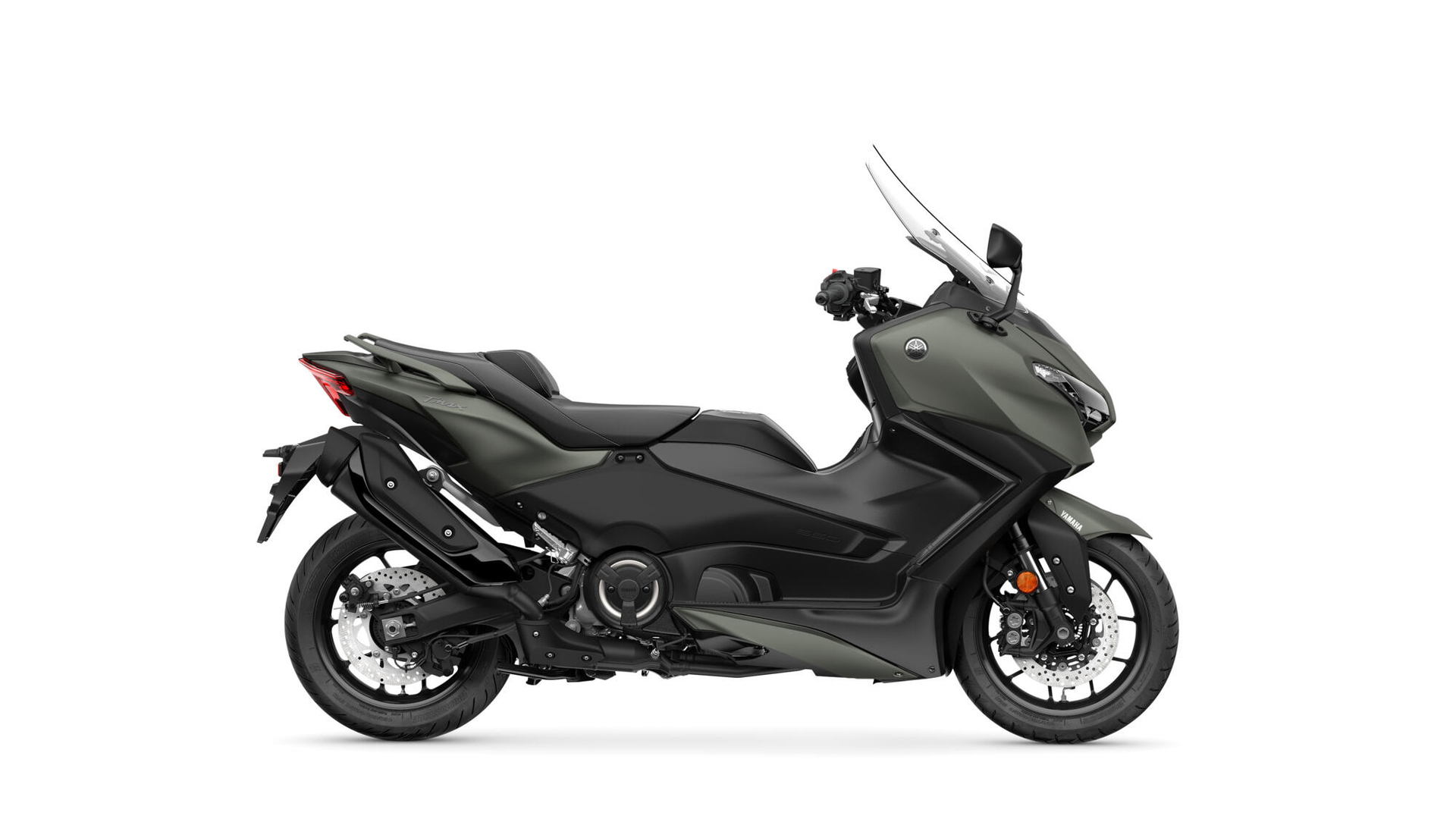 Vista lateral del Yamaha TMAX 2025, diseño aerodinámico y acabados modernos.