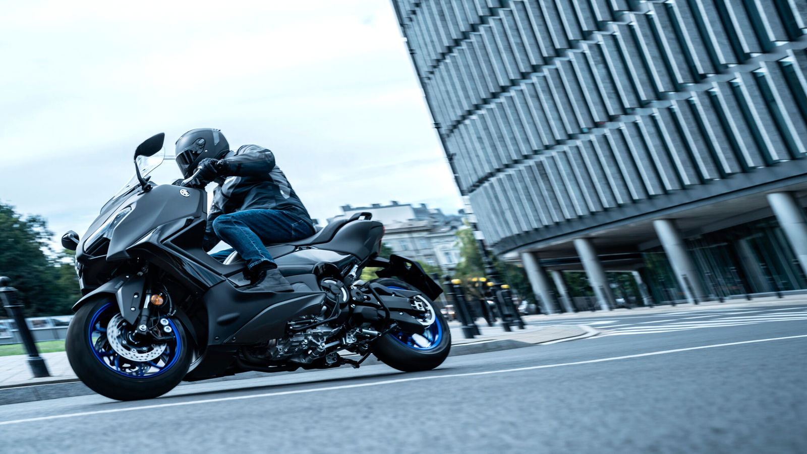 Nueva Yamaha TMAX 2025, diseño renovado y desempeño mejorado. Nueva Yamaha TMAX 2025, diseño renovado y desempeño mejorado.