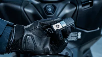 La Yamaha TMAX actualiza controles, manteniendo su esencia GTI.