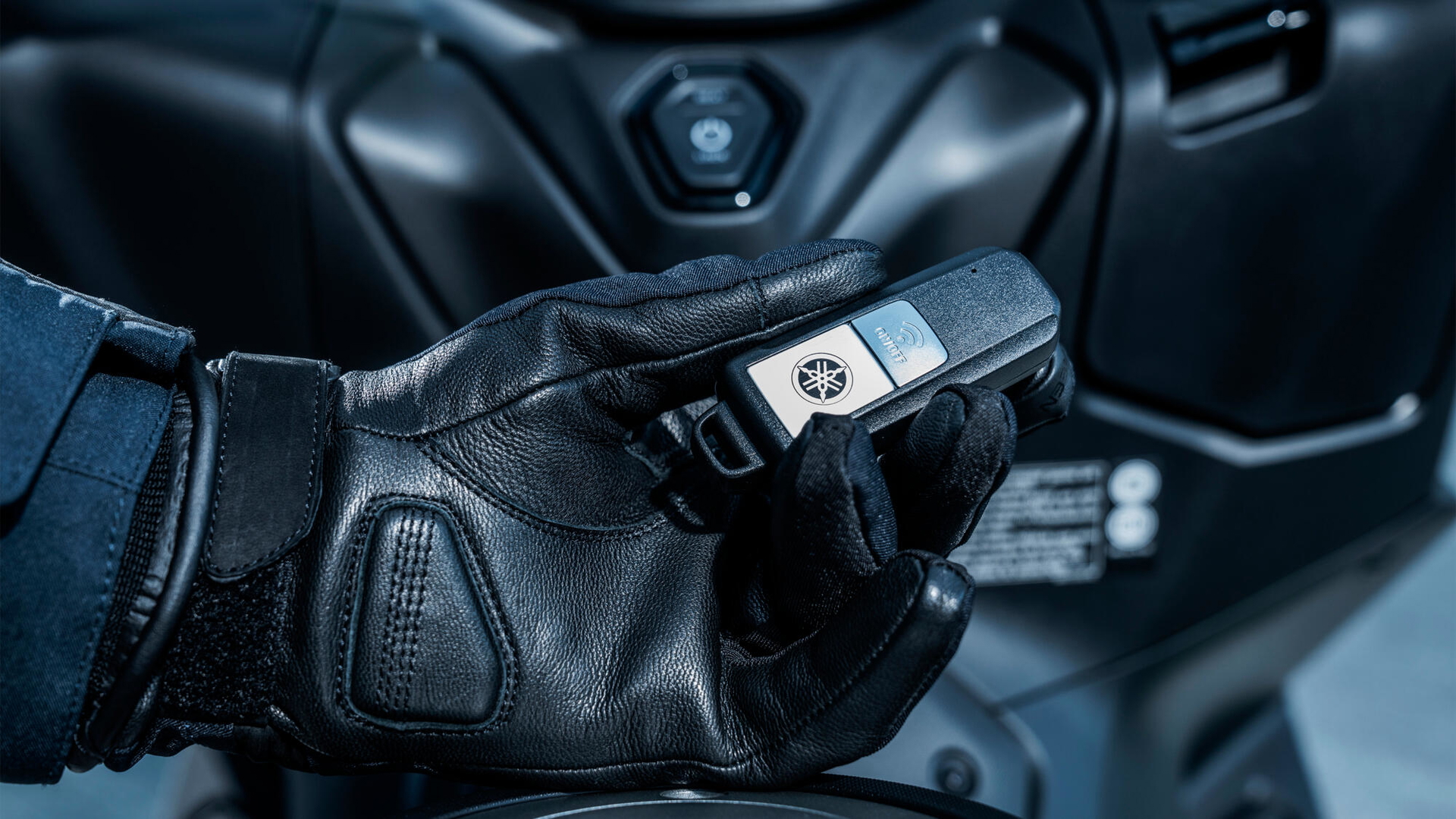 La Yamaha TMAX actualiza controles, manteniendo su esencia GTI.