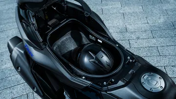 Renovación del icónico Yamaha TMAX: diseño más agresivo y tecnología punta.