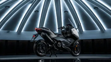 La Yamaha TMAX Tech Max, combinación de estilo y rendimiento.