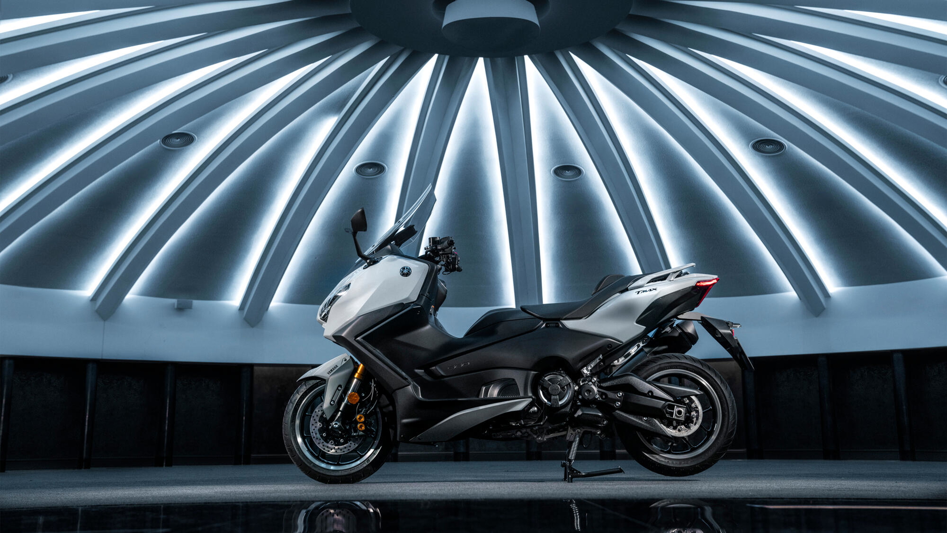 Renovación del icónico Yamaha TMAX: más agresivo y tecnológicamente avanzado.