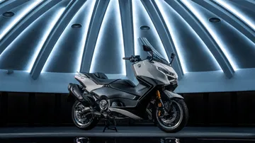 La nueva Yamaha TMax 2025 Tech Max, estilo y rendimiento superior