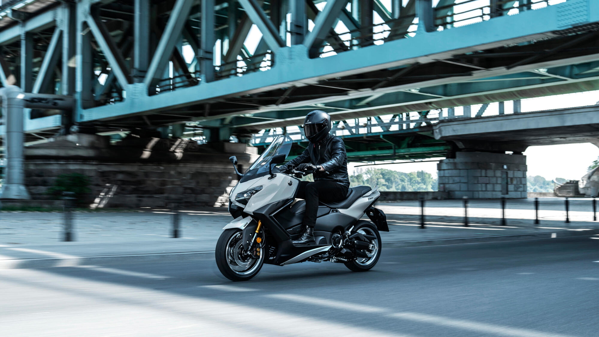 La TMAX 2025 renueva su estampa como referente en el segmento GTI de dos ruedas.