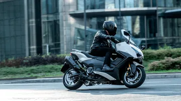 Nuevo Yamaha TMAX Tech Max, sinónimo de deportividad y alto rendimiento en scooter.