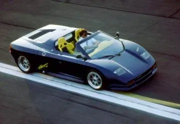Mitad Ferrari F40, mitad Lamborghini Countach, este modelo destaca por su diseño audaz. Mitad Ferrari F40, mitad Lamborghini Countach, este modelo destaca por su diseño audaz.