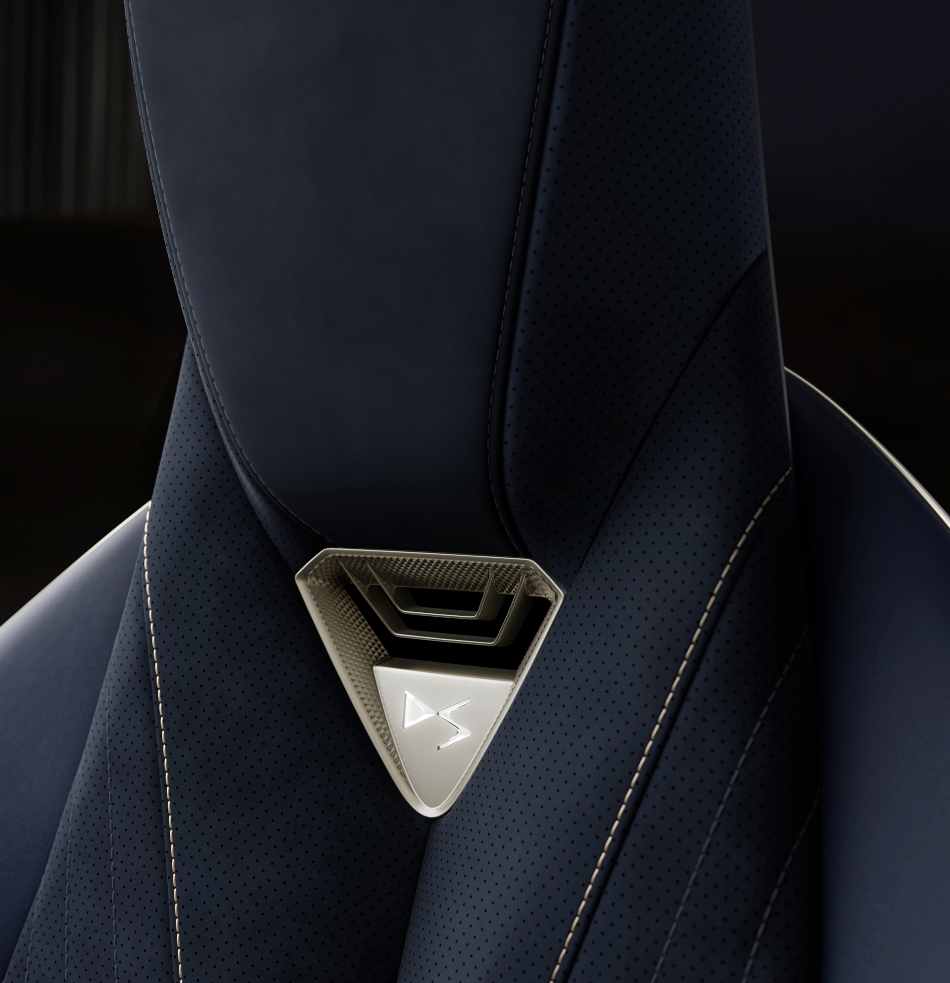 Detalle del reposacabezas en el interior del DS, destacando su diseño ergonómico.
