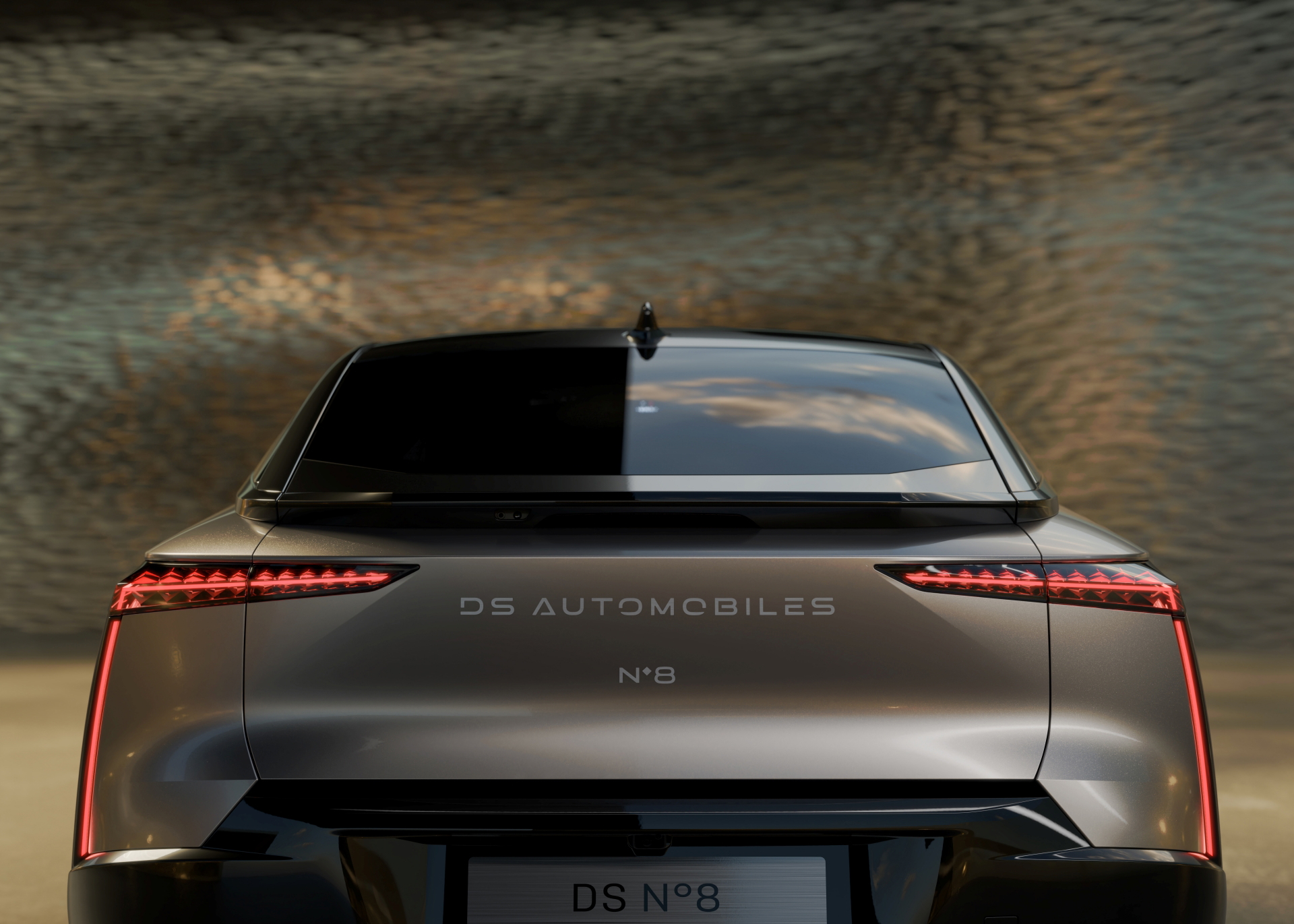 Vista trasera del DS No. 8, destacando su diseño aerodinámico y moderno.