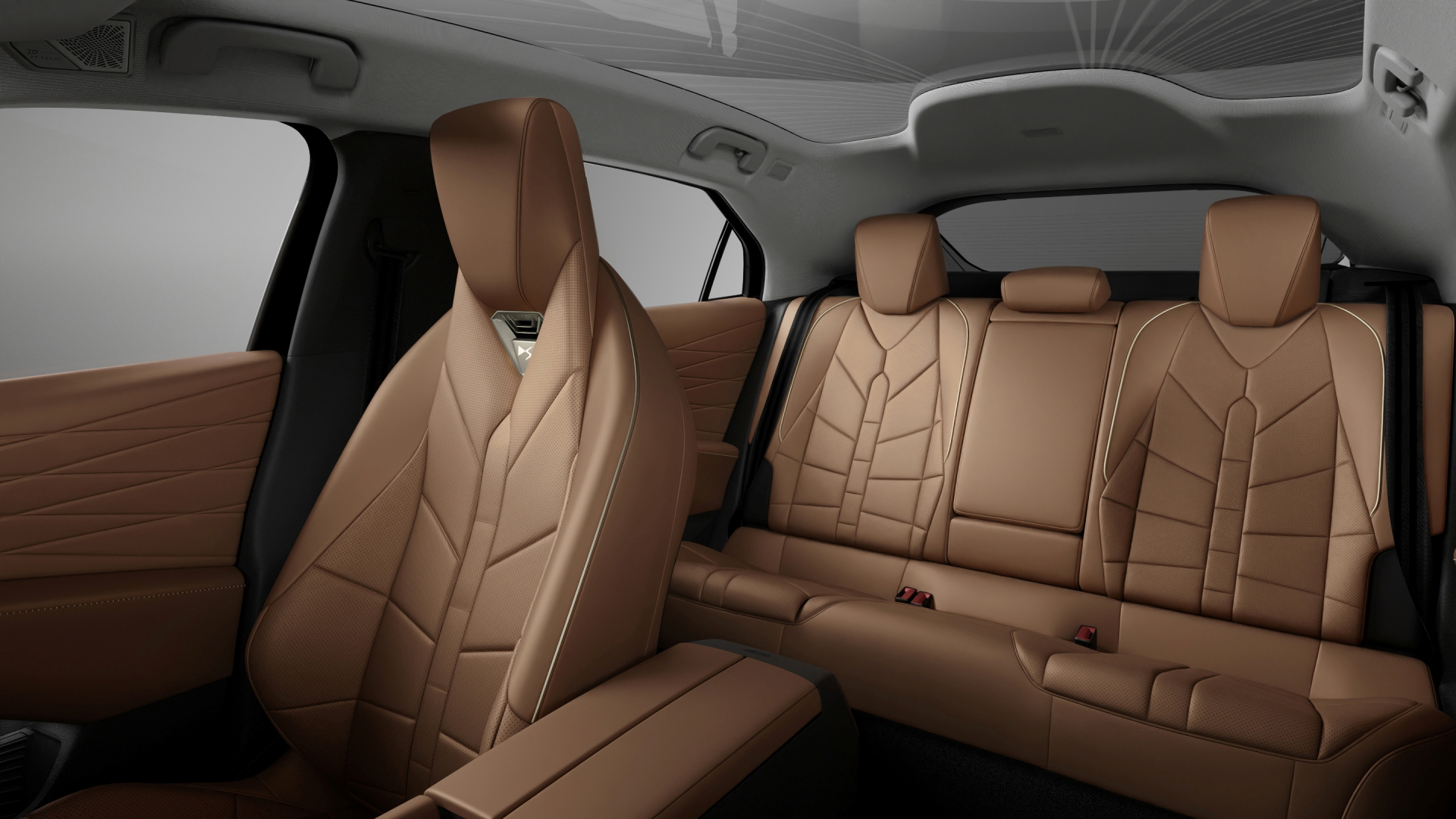 Elegante diseño interior con asientos de cuero que brindan comodidad y estilo.
