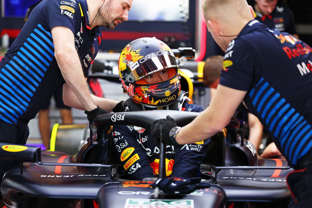 Carlos Sainz se prepara en su Williams en Abu Dabi.