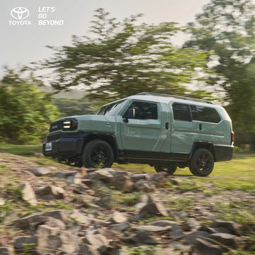 Toyota Hilux Rangga demostrando su capacidad todoterreno en un entorno natural.