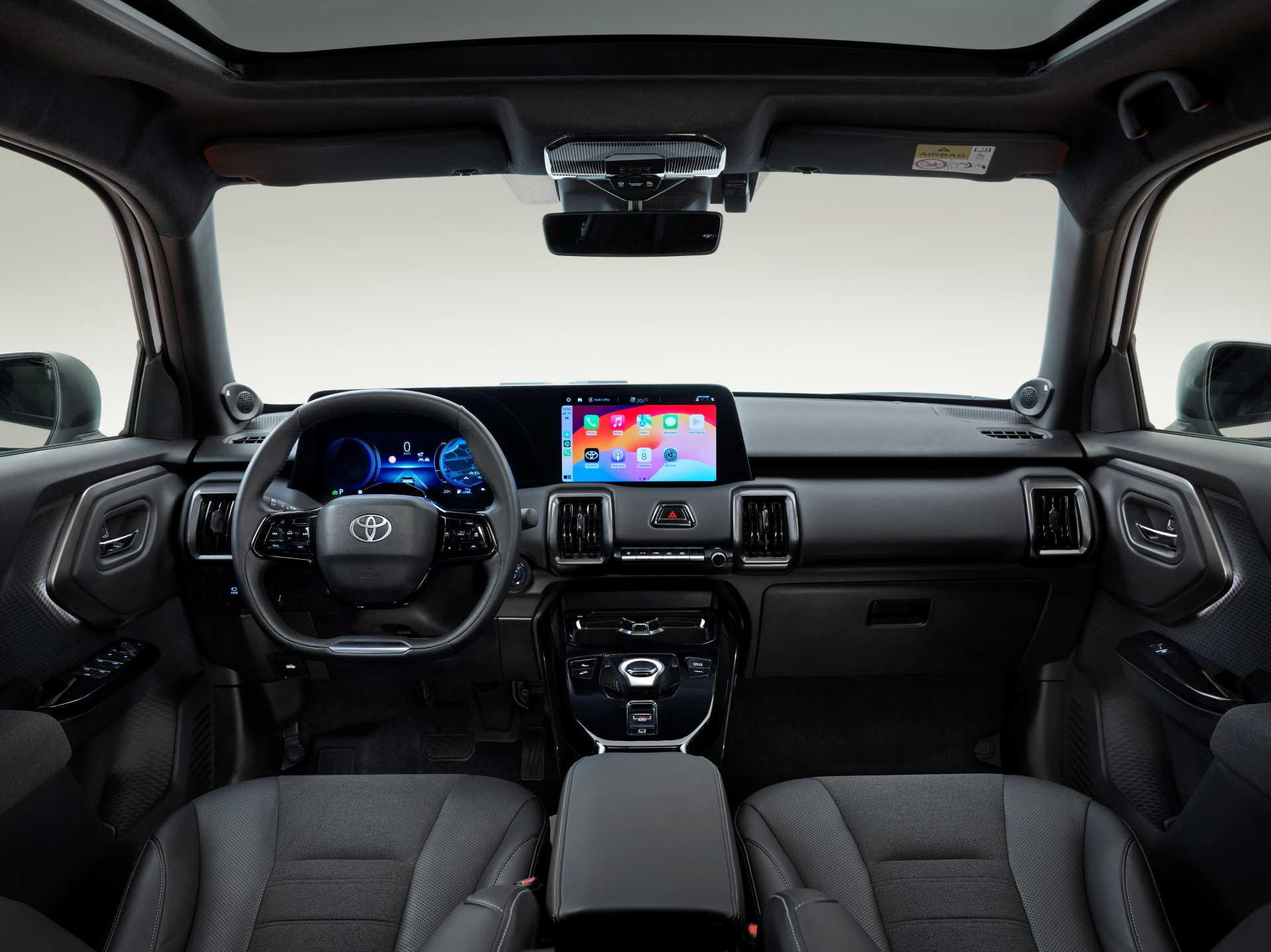Interior del Toyota Urban Cruiser, con diseño moderno y tecnología avanzada.