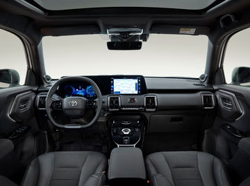 Vista del salpicadero del Toyota Urban Cruiser, destacando su diseño moderno y tecnológico.