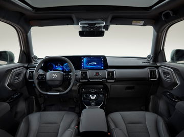 Interior del Toyota Urban Cruiser, con una moderna instrumentación y acabados de calidad.
