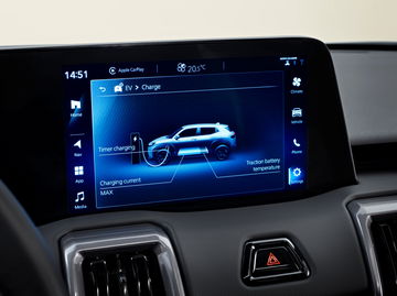 Pantalla central mostrando las funcionalidades del Toyota Urban Cruiser.