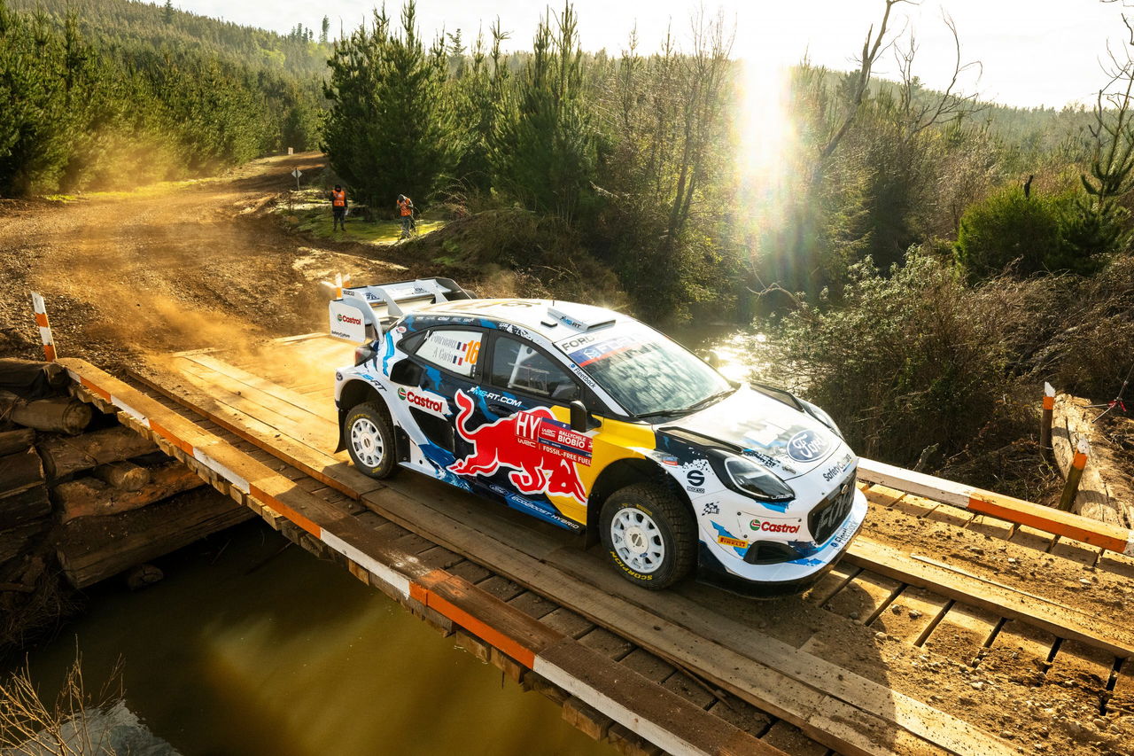 Adrien Fourmaux se une a Hyundai para la temporada 2025 del WRC.