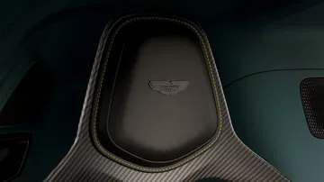 Vista del avanzado diseño del asiento en el Aston Martin Valhalla.